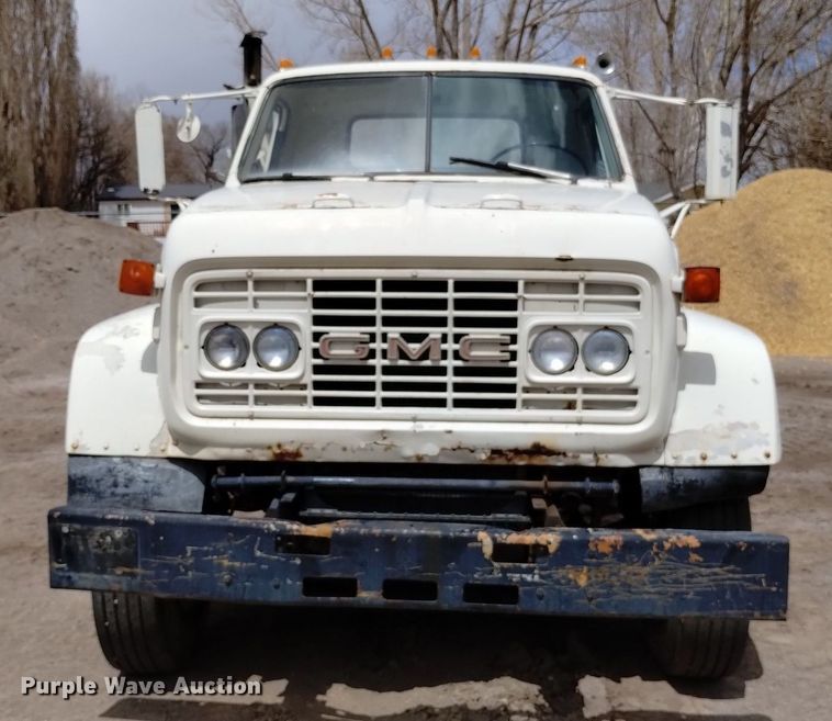image for item DN6411 1972 GMC 9500  truck cab and chassis