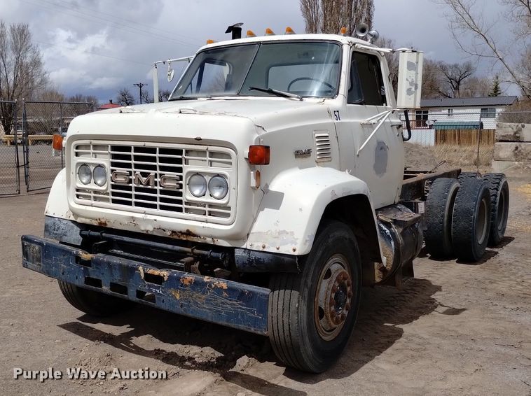 image for item DN6411 1972 GMC 9500  truck cab and chassis