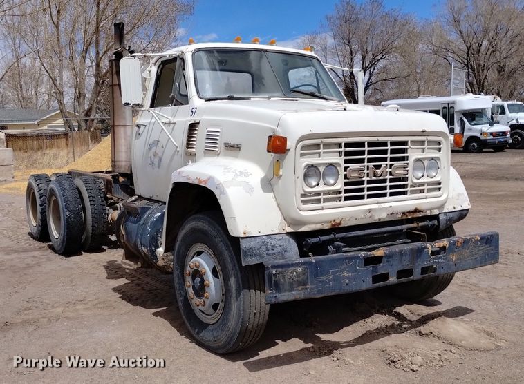 image for item DN6411 1972 GMC 9500  truck cab and chassis