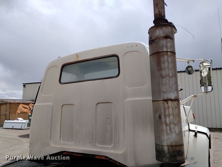 image for item DN6411 1972 GMC 9500  truck cab and chassis