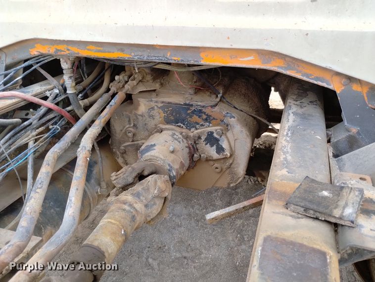 image for item DN6411 1972 GMC 9500  truck cab and chassis