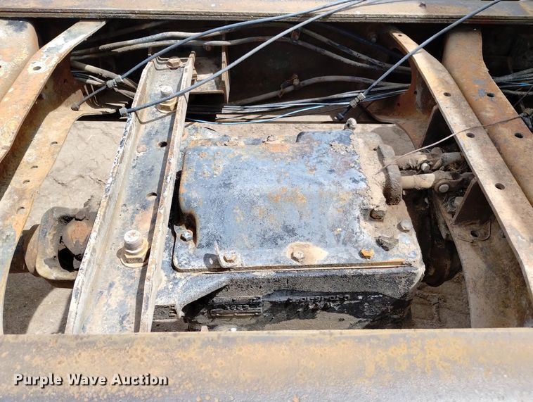 image for item DN6411 1972 GMC 9500  truck cab and chassis