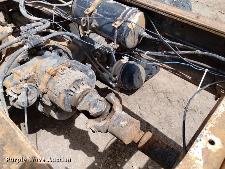 image for item DN6411 1972 GMC 9500  truck cab and chassis