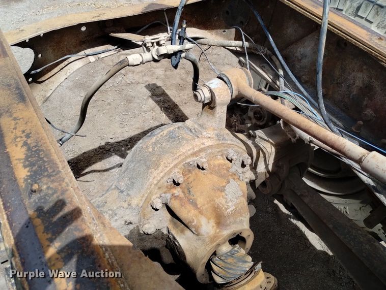 image for item DN6411 1972 GMC 9500  truck cab and chassis