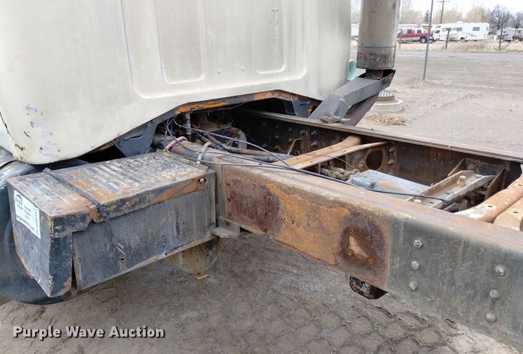 image for item DN6411 1972 GMC 9500  truck cab and chassis