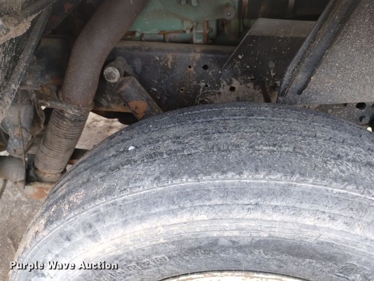 image for item DN6411 1972 GMC 9500  truck cab and chassis