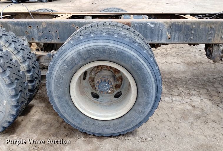 image for item DN6411 1972 GMC 9500  truck cab and chassis