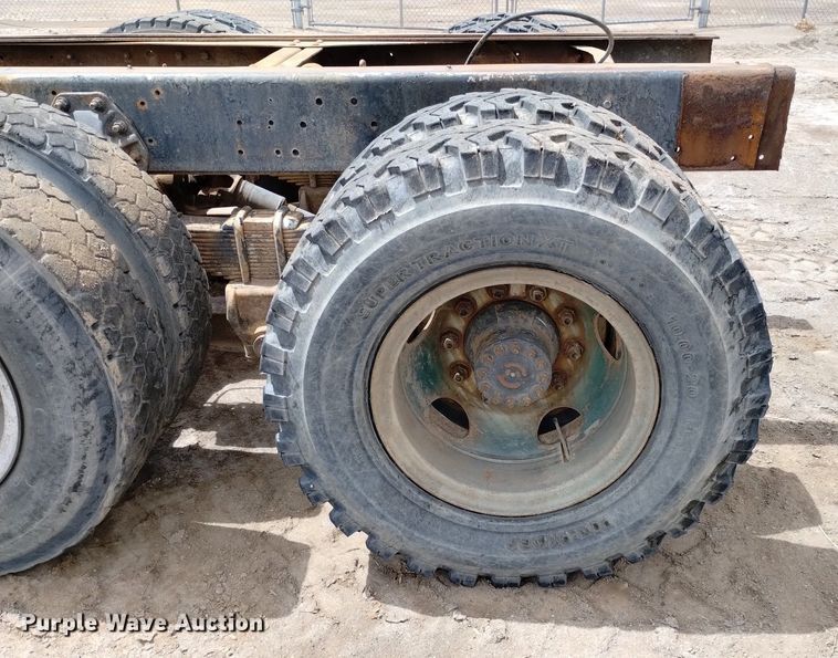 image for item DN6411 1972 GMC 9500  truck cab and chassis