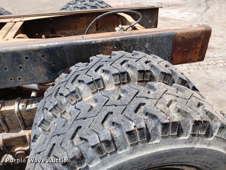 image for item DN6411 1972 GMC 9500  truck cab and chassis