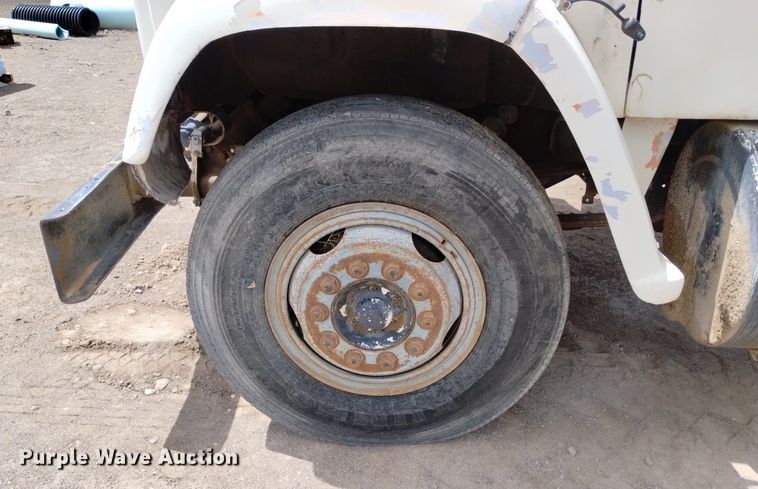 image for item DN6411 1972 GMC 9500  truck cab and chassis