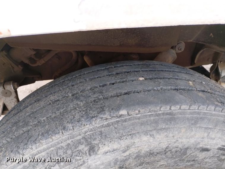 image for item DN6411 1972 GMC 9500  truck cab and chassis