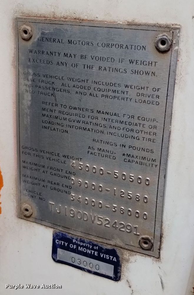 image for item DN6411 1972 GMC 9500  truck cab and chassis