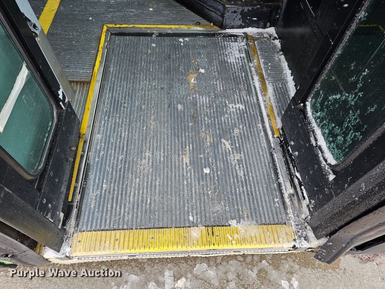 image for item DO4221 2006 Gillig G29B102N4  transit bus