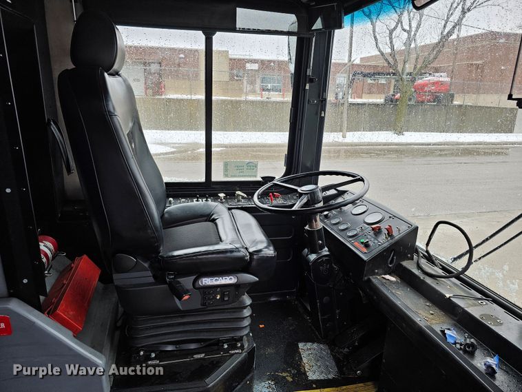 image for item DO4221 2006 Gillig G29B102N4  transit bus