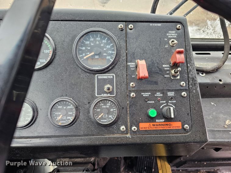 image for item DO4221 2006 Gillig G29B102N4  transit bus