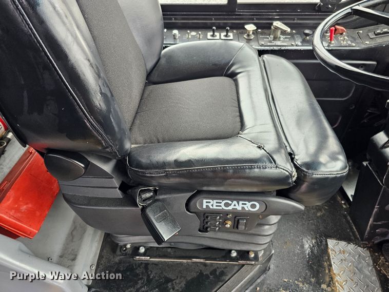 image for item DO4221 2006 Gillig G29B102N4  transit bus