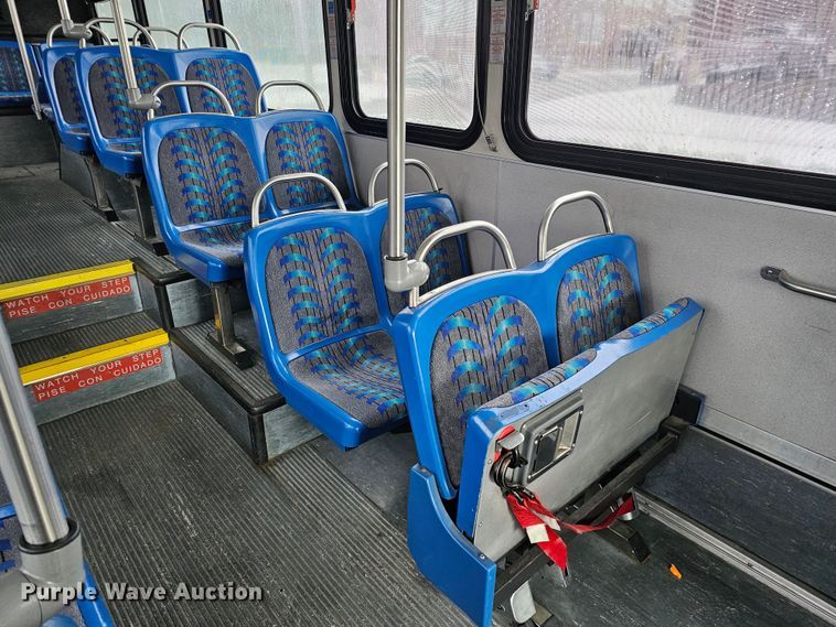 image for item DO4221 2006 Gillig G29B102N4  transit bus