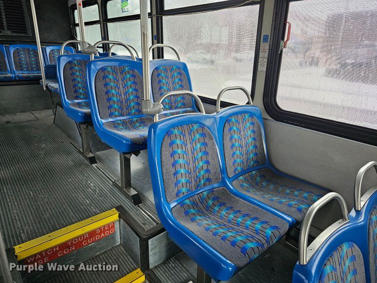 image for item DO4221 2006 Gillig G29B102N4  transit bus