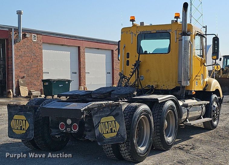 image for item DO4286 2007 Freightliner Columbia 120  semi truck