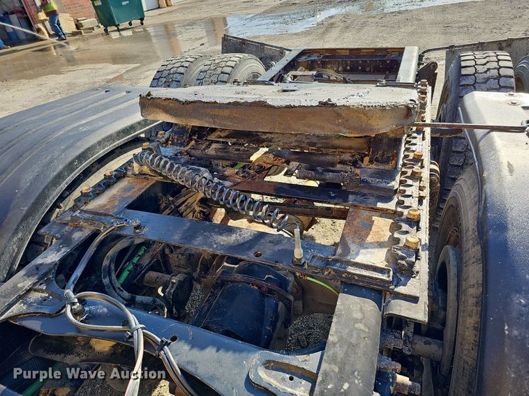 image for item DO4286 2007 Freightliner Columbia 120  semi truck