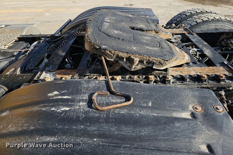 image for item DO4286 2007 Freightliner Columbia 120  semi truck