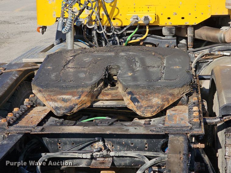 image for item DO4286 2007 Freightliner Columbia 120  semi truck