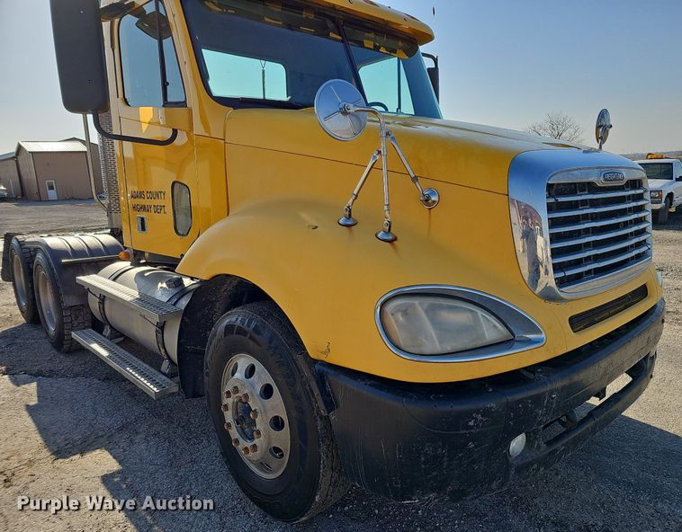 image for item DO4286 2007 Freightliner Columbia 120  semi truck