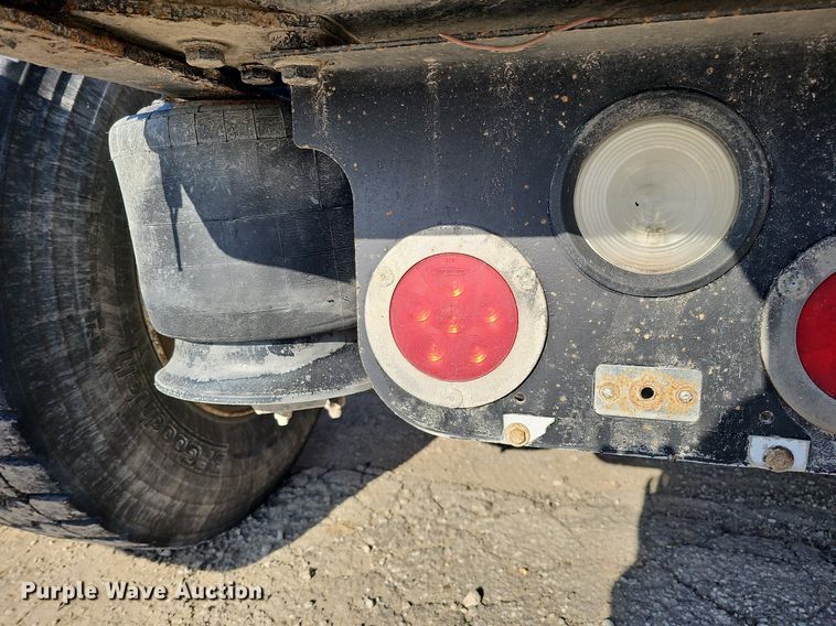 image for item DO4286 2007 Freightliner Columbia 120  semi truck