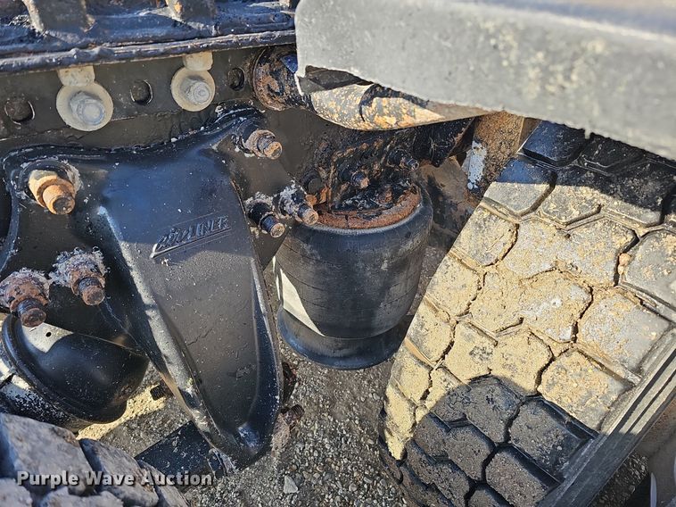 image for item DO4286 2007 Freightliner Columbia 120  semi truck