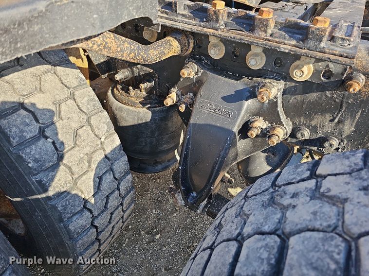 image for item DO4286 2007 Freightliner Columbia 120  semi truck