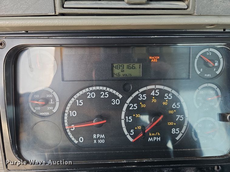 image for item DO4286 2007 Freightliner Columbia 120  semi truck