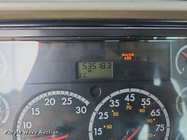 image for item DO4286 2007 Freightliner Columbia 120  semi truck