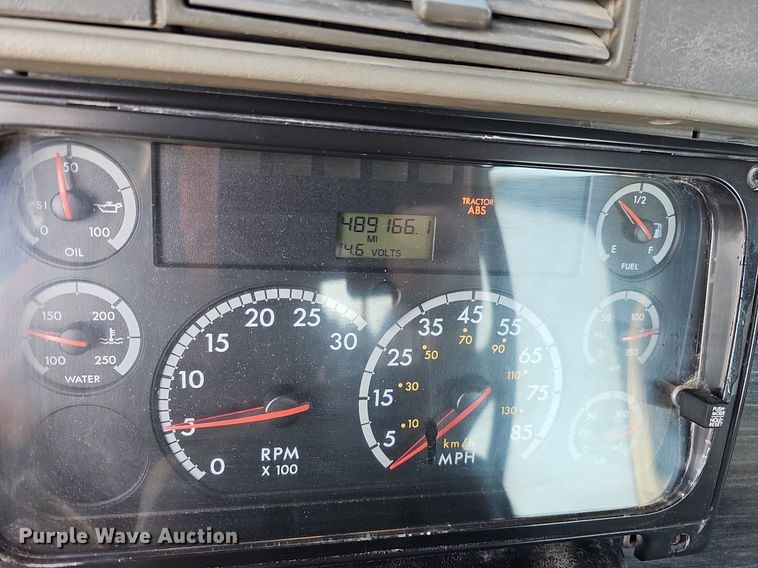 image for item DO4286 2007 Freightliner Columbia 120  semi truck