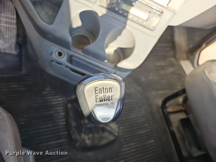 image for item DO4286 2007 Freightliner Columbia 120  semi truck