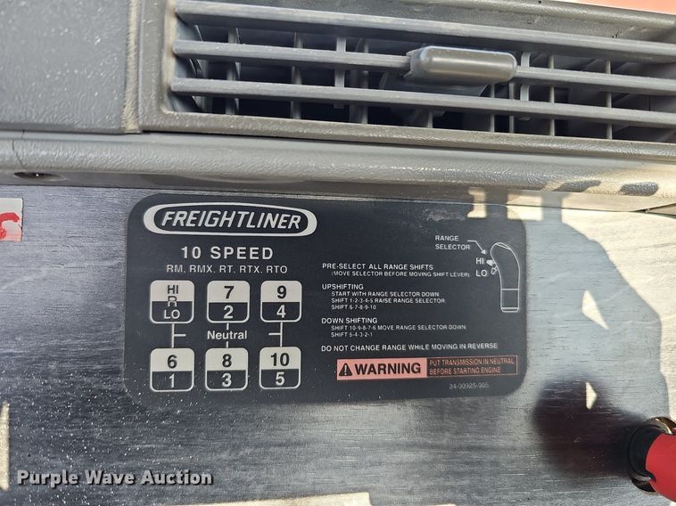 image for item DO4286 2007 Freightliner Columbia 120  semi truck