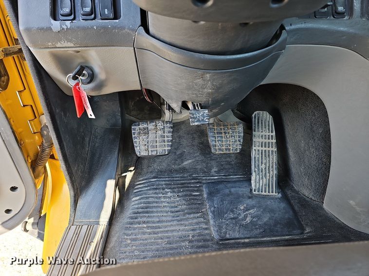 image for item DO4286 2007 Freightliner Columbia 120  semi truck