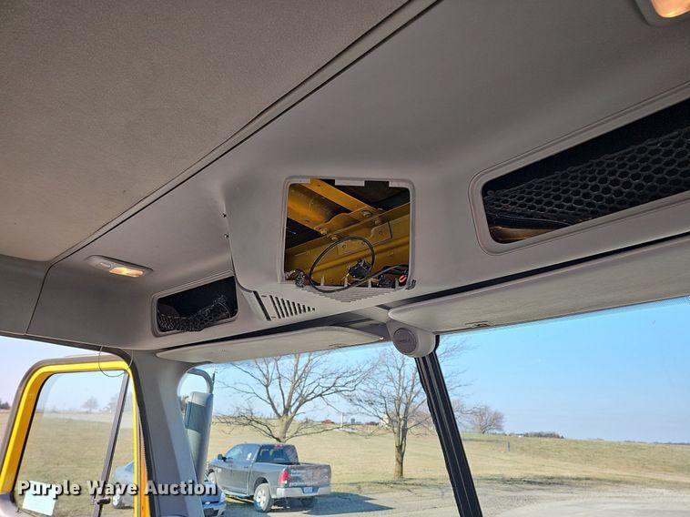 image for item DO4286 2007 Freightliner Columbia 120  semi truck