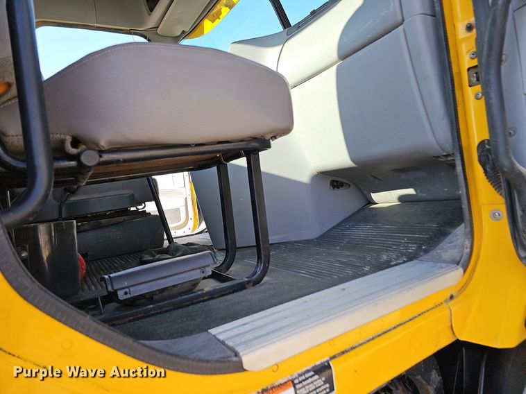 image for item DO4286 2007 Freightliner Columbia 120  semi truck