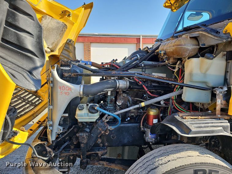 image for item DO4286 2007 Freightliner Columbia 120  semi truck