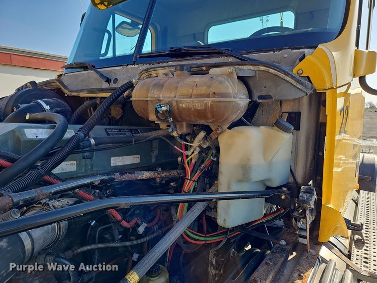 image for item DO4286 2007 Freightliner Columbia 120  semi truck