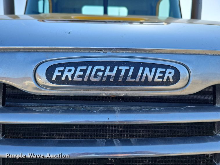 image for item DO4286 2007 Freightliner Columbia 120  semi truck