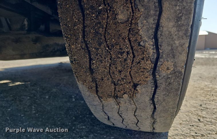 image for item DO4286 2007 Freightliner Columbia 120  semi truck