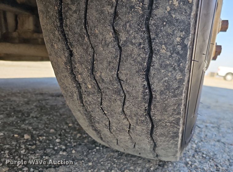 image for item DO4286 2007 Freightliner Columbia 120  semi truck