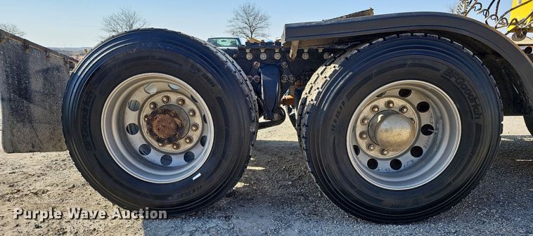 image for item DO4286 2007 Freightliner Columbia 120  semi truck