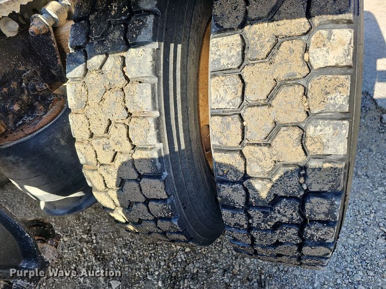 image for item DO4286 2007 Freightliner Columbia 120  semi truck