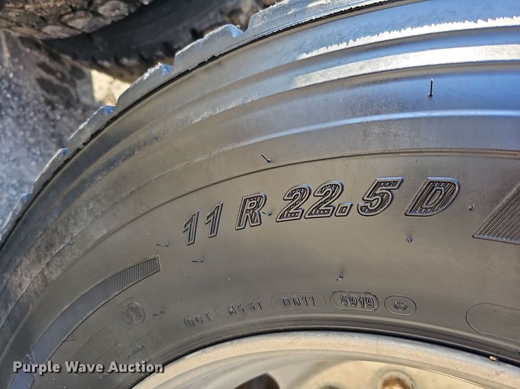 image for item DO4286 2007 Freightliner Columbia 120  semi truck