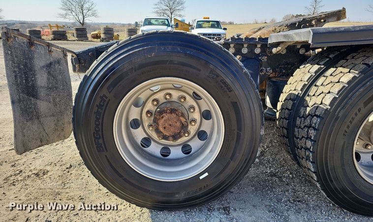 image for item DO4286 2007 Freightliner Columbia 120  semi truck