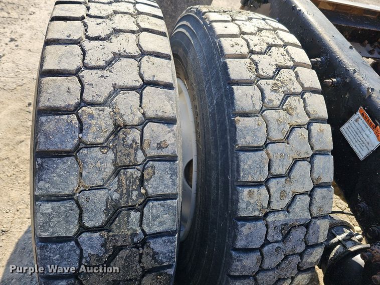 image for item DO4286 2007 Freightliner Columbia 120  semi truck