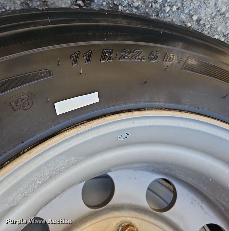 image for item DO4286 2007 Freightliner Columbia 120  semi truck