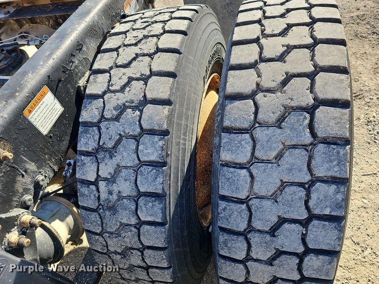 image for item DO4286 2007 Freightliner Columbia 120  semi truck